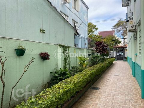 Image 17 - 884811