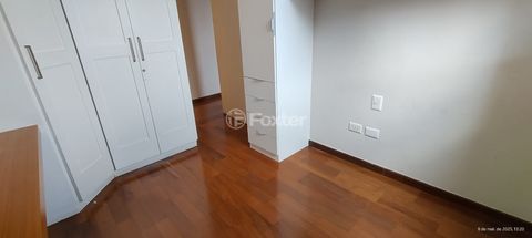 Image 19 - 884812