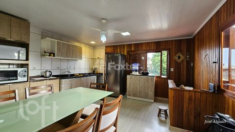 Image 11 - 884818