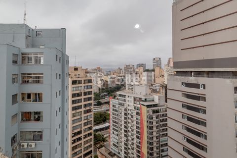 Image 3 - 884820