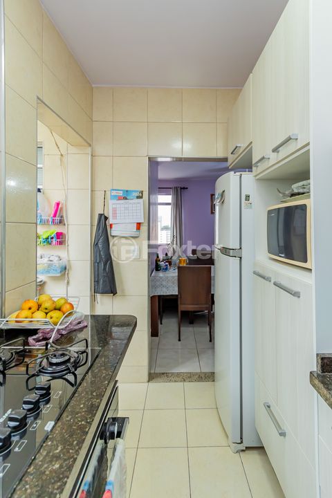 Image 17 - 884820