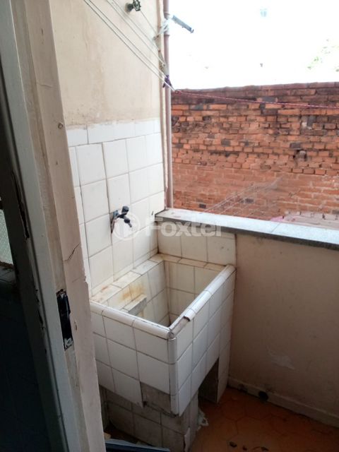 Image 5 - 884821