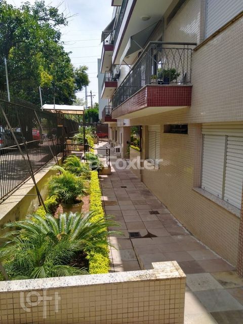 Image 7 - 884828