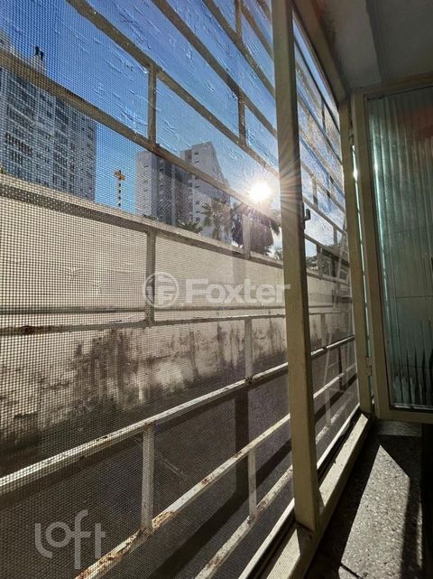 Image 8 - 884829