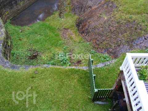 Image 5 - 884840