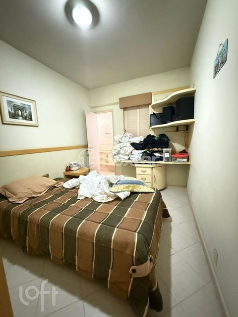 Image 9 - 884843