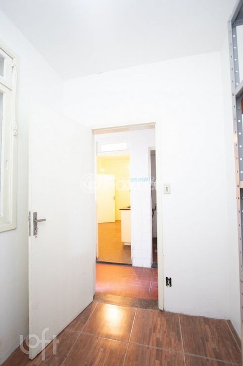 Image 17 - 884844
