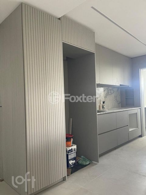 Image 17 - 884857