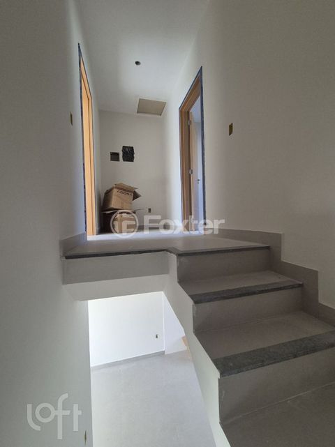 Image 6 - 884858
