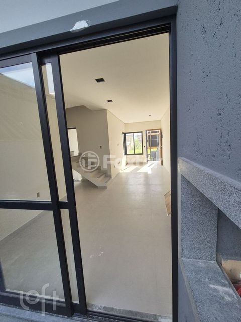 Image 3 - 884858