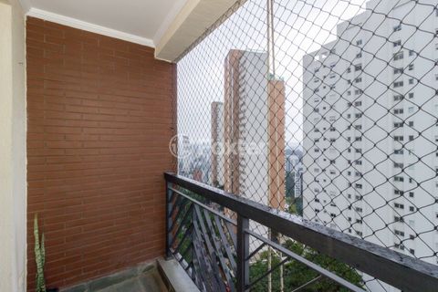 Image 4 - 884861