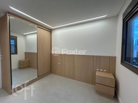 Image 4 - 884862