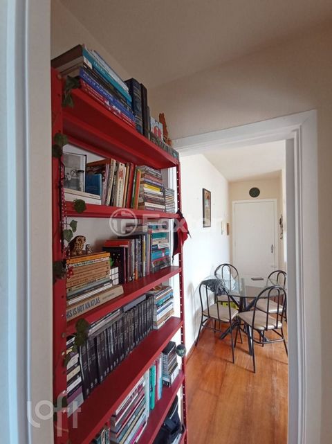 Image 9 - 884868