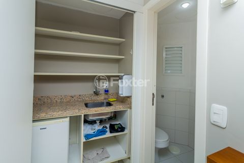 Image 7 - 884873