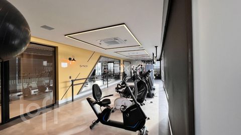Image 8 - 884874