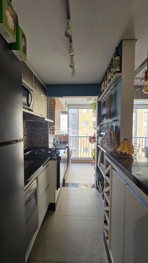 Image 8 - 884880