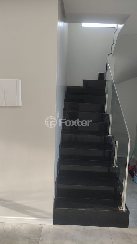 Image 7 - 884902