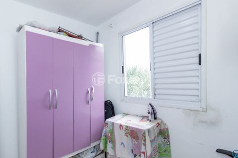 Image 11 - 884910