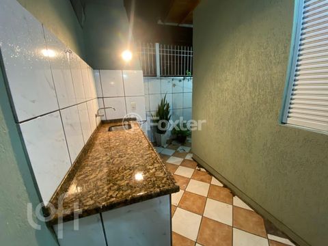 Image 8 - 884911