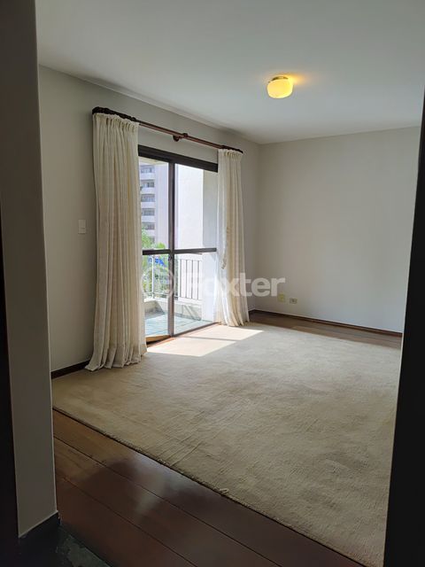 Image 6 - 884913