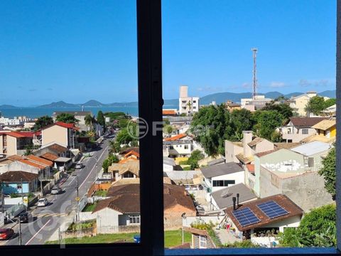 Image 8 - 884926