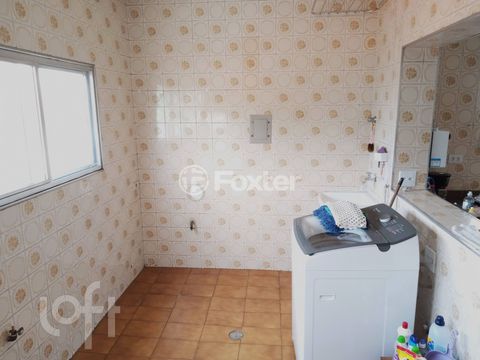 Image 8 - 884931