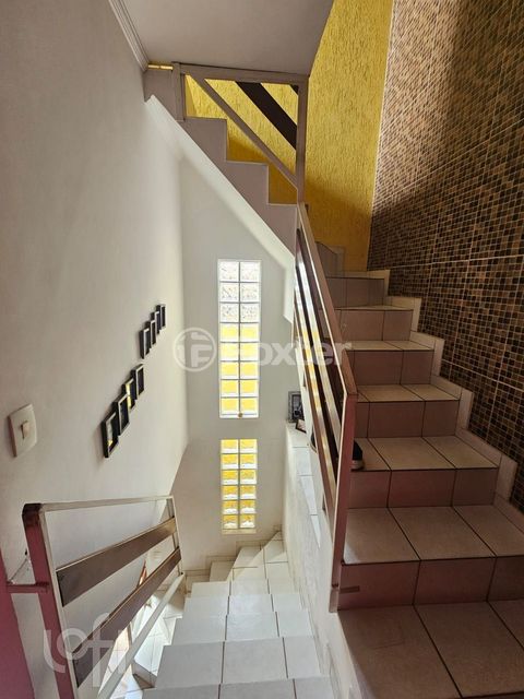 Image 5 - 884936