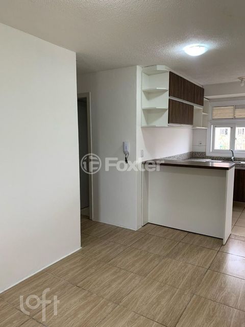 Image 8 - 884937