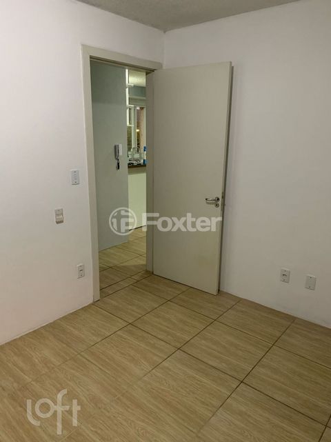 Image 3 - 884937