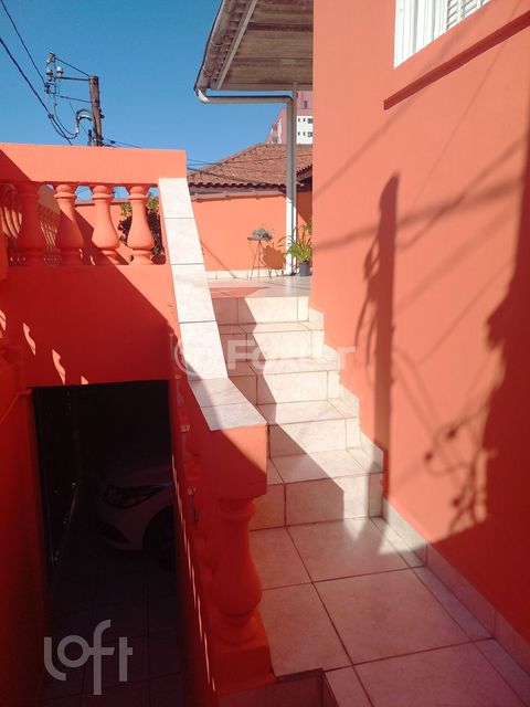 Image 8 - 884946
