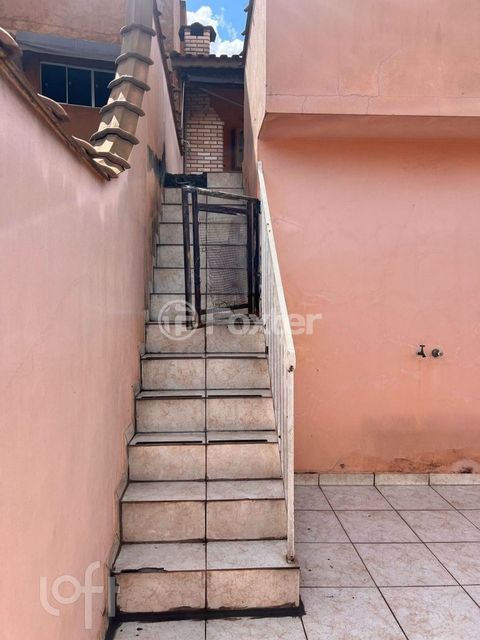 Image 17 - 884950