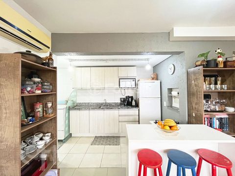 Image 7 - 884951