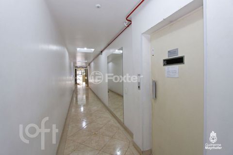 Image 17 - 884962