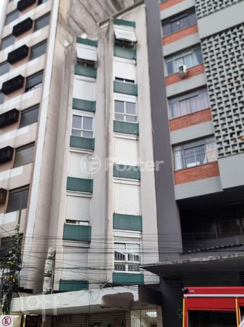 Image 18 - 884962