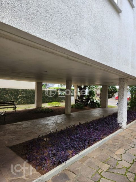 Image 12 - 884963