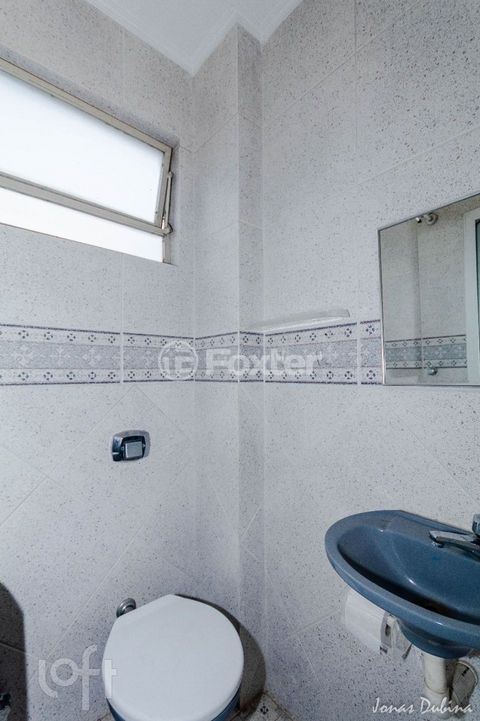 Image 6 - 884963