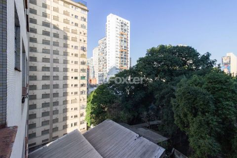 Image 10 - 884968