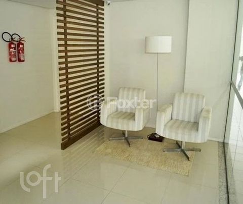 Image 11 - 884978