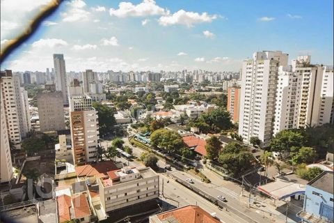 Image 17 - 885000