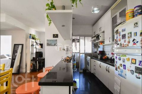 Image 8 - 885000