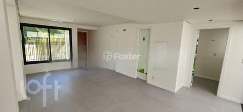 Image 3 - 885008