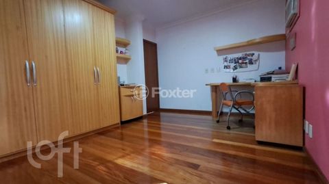 Image 11 - 885015