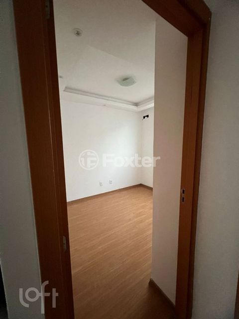 Image 5 - 885016