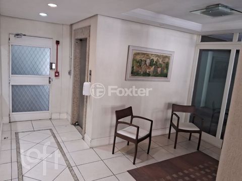 Image 7 - 885018