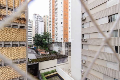Image 10 - 885020