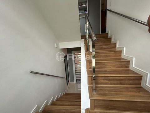 Image 11 - 885026