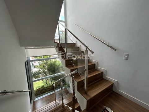 Image 18 - 885026