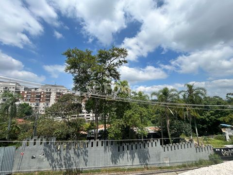 Image 3 - 885026