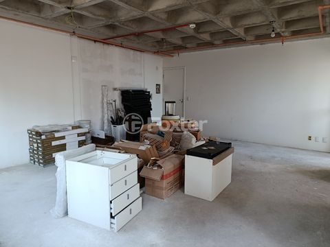 Image 3 - 885040