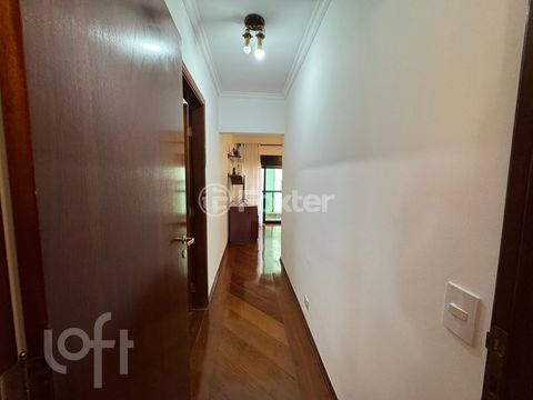Image 8 - 885060